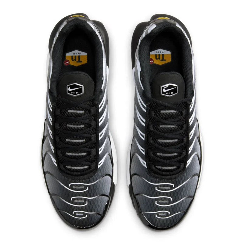 Nike air max plus black hot sale and gray